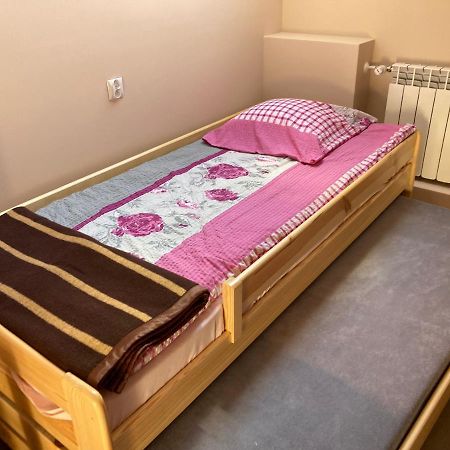 Ferienwohnung Dom Mlodziezowy W Polanie Serednie Male Exterior foto