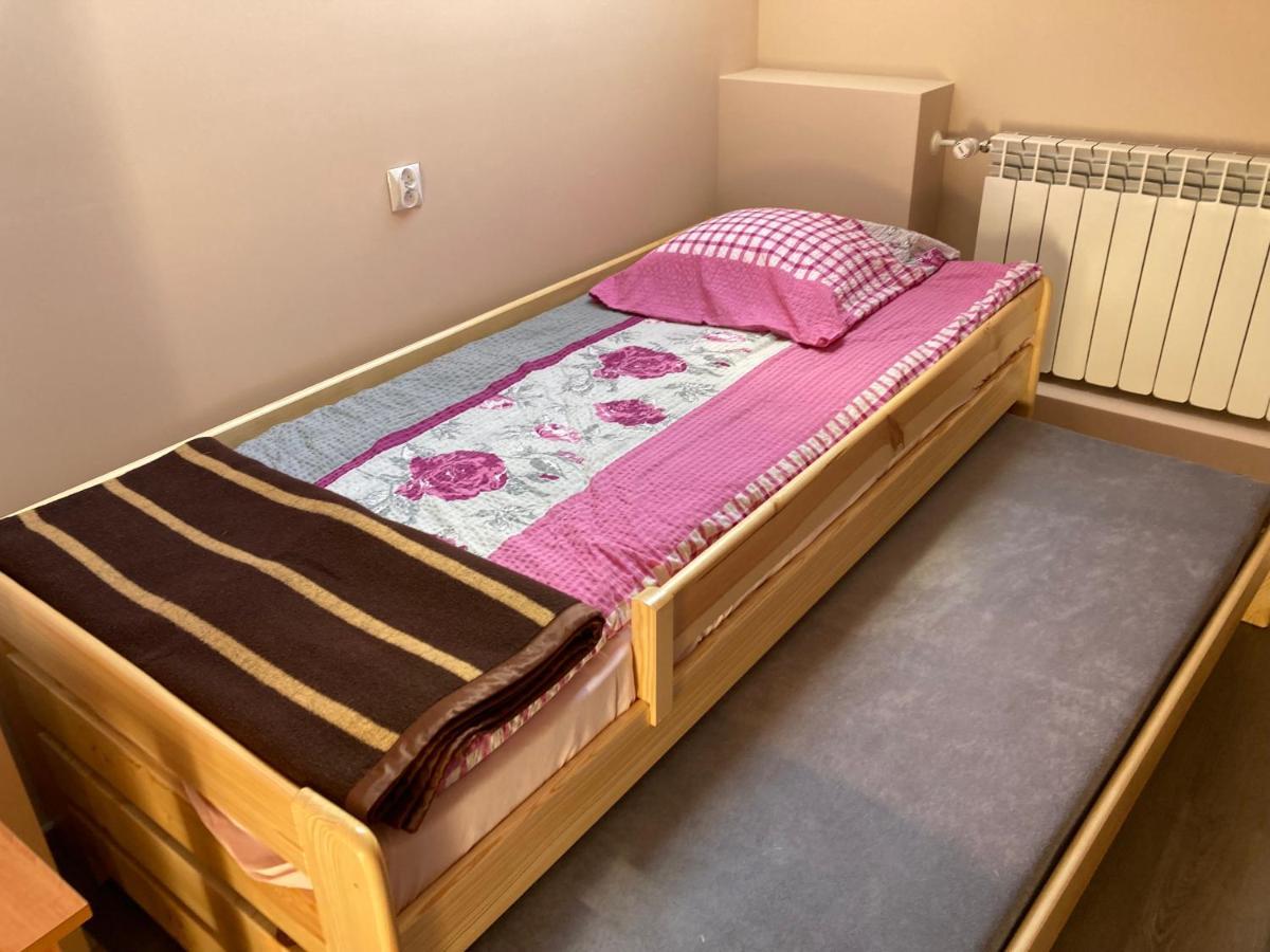 Ferienwohnung Dom Mlodziezowy W Polanie Serednie Male Exterior foto