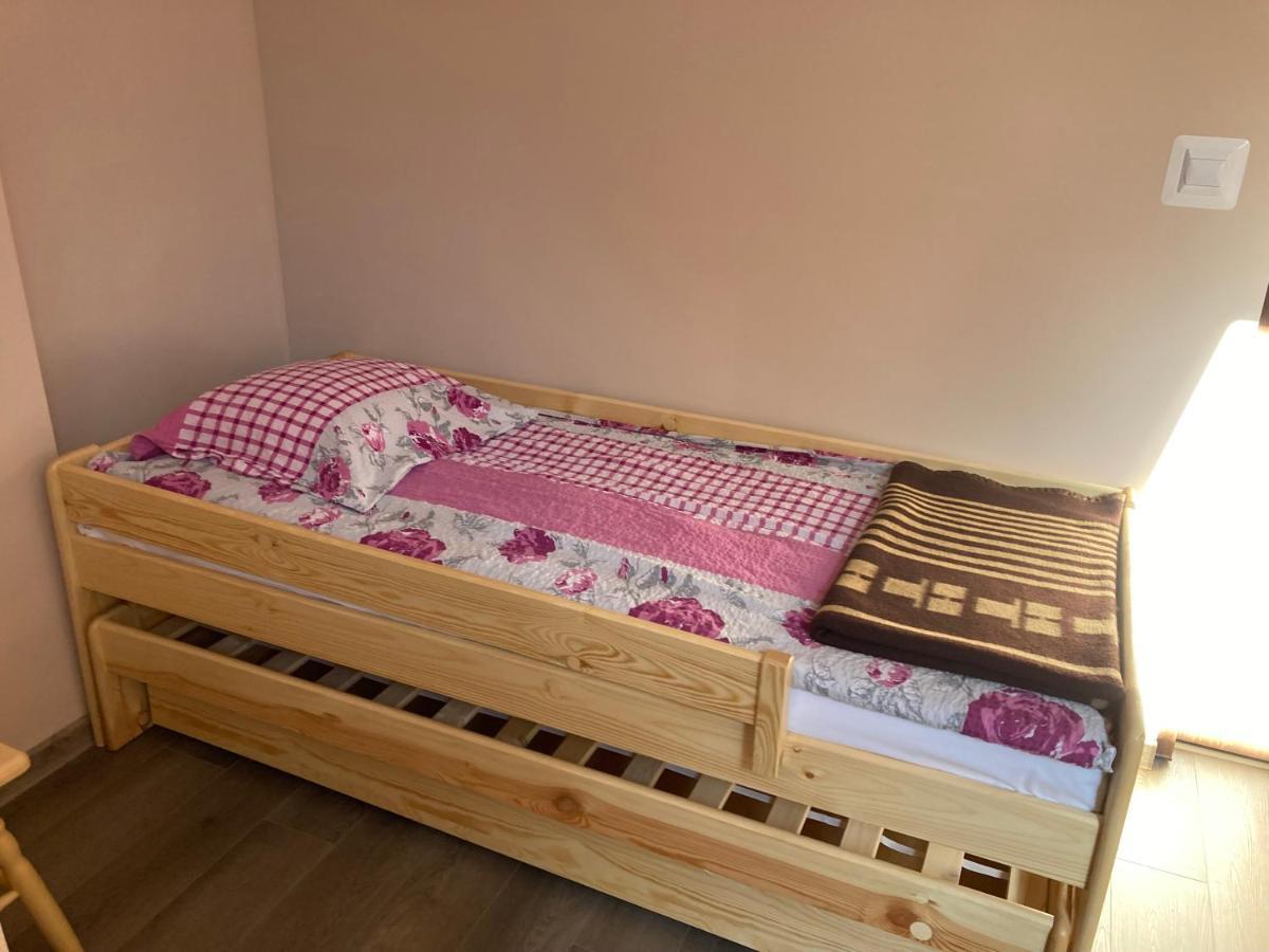Ferienwohnung Dom Mlodziezowy W Polanie Serednie Male Exterior foto